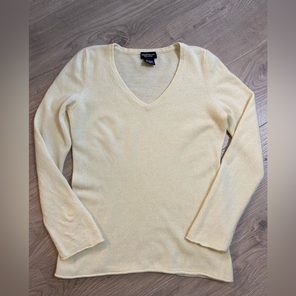 100% cashmere by Lord & Taylor, soft yellow V-Neck Sweater EUC size L - Picture 3 of 6